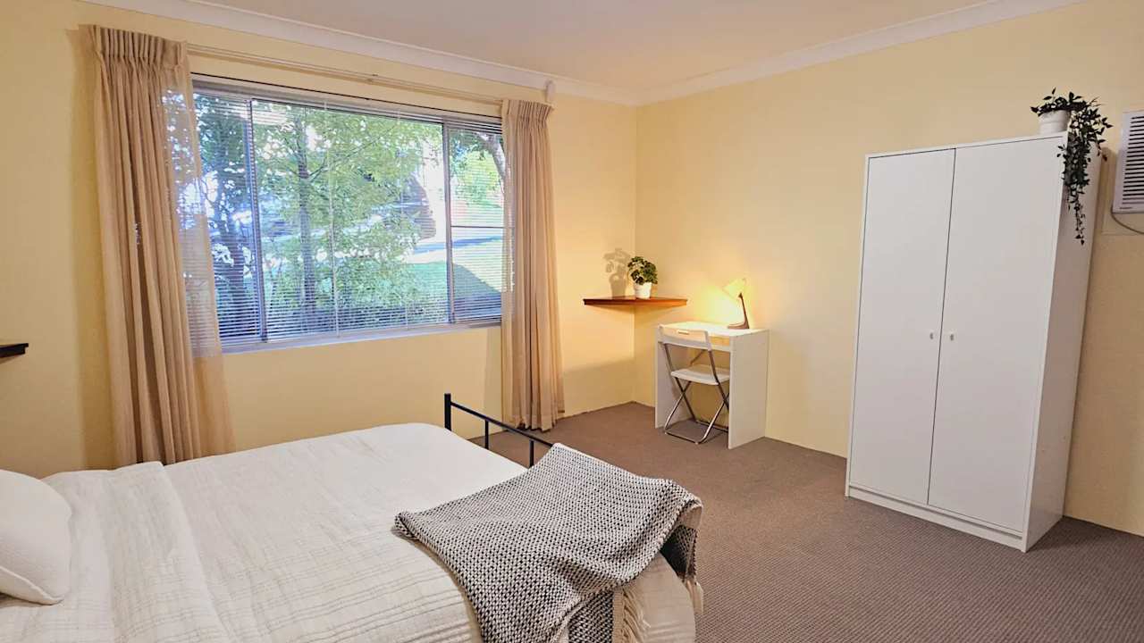 Furnished room in a flatshare