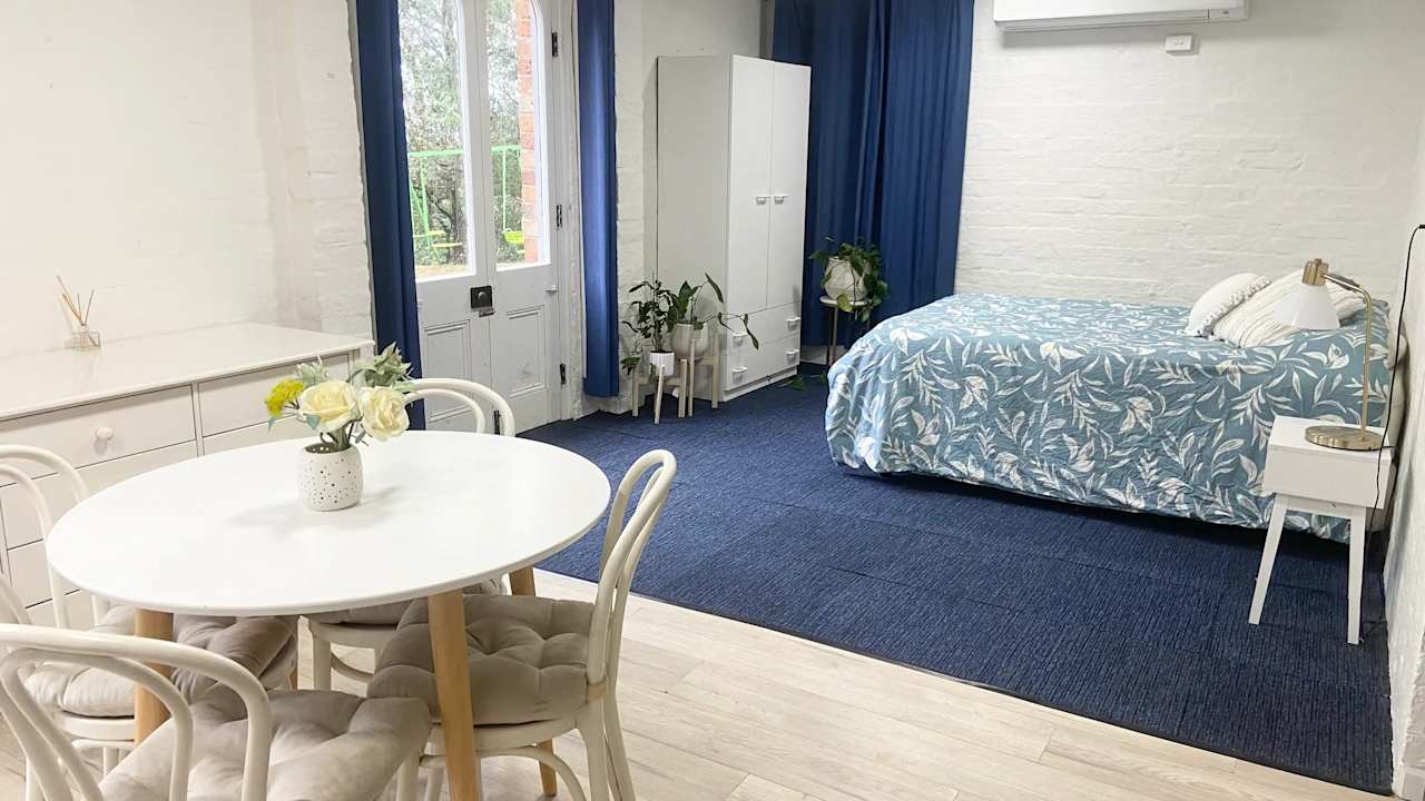 Whole property with 1 room for rent
