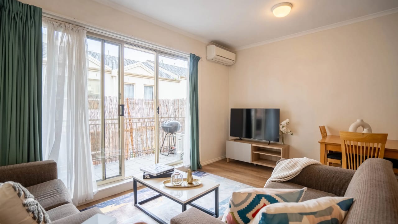 Furnished room with ensuite in a flatshare