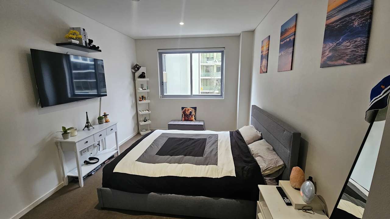 Furnished room with ensuite in a flatshare