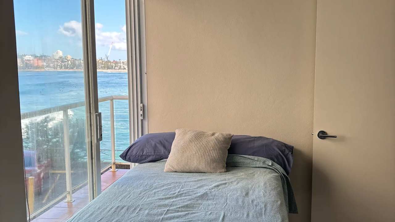 Furnished room in a flatshare