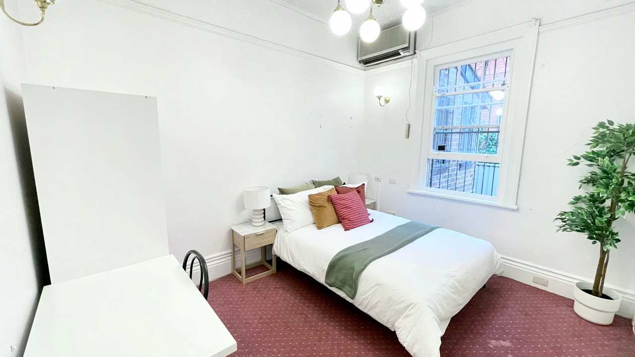 Room in a share house