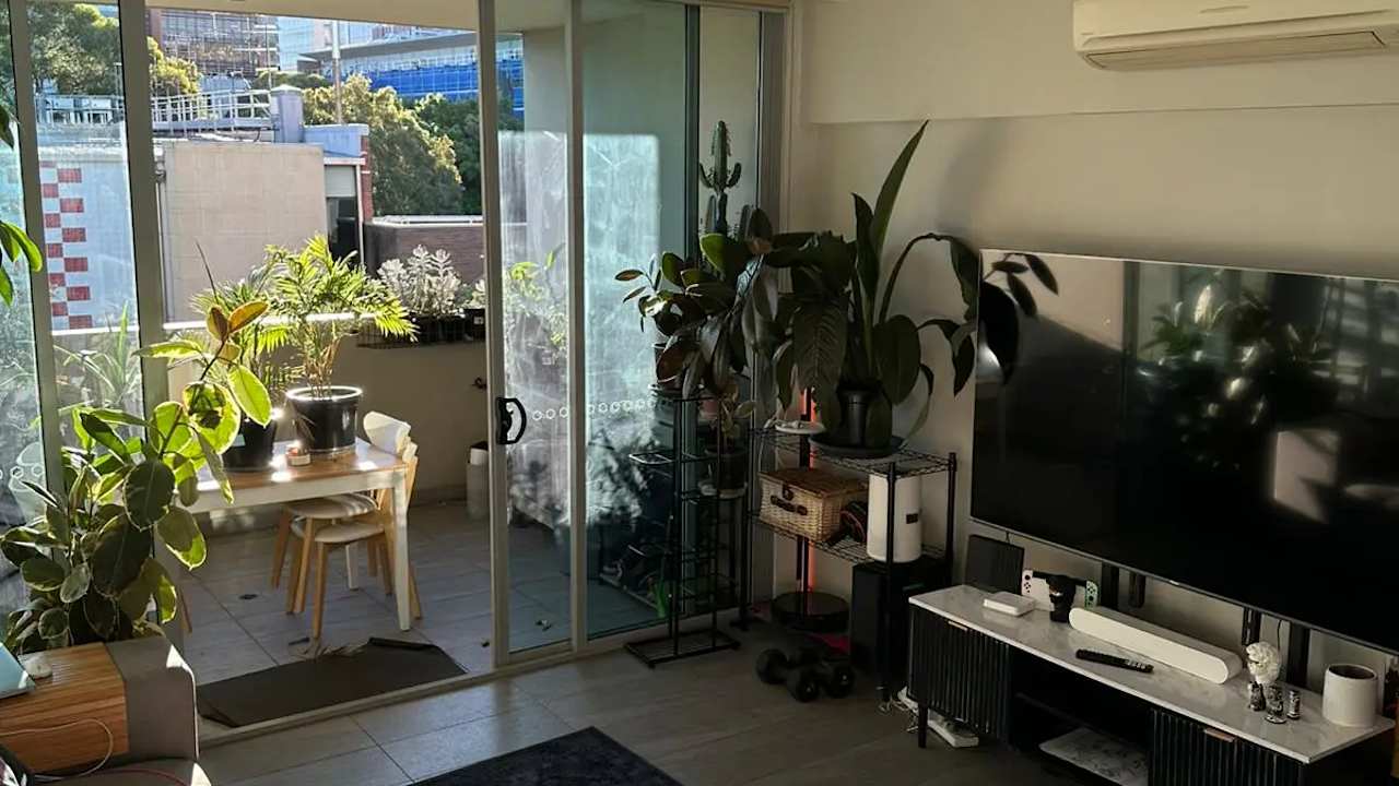 Furnished room in a share house