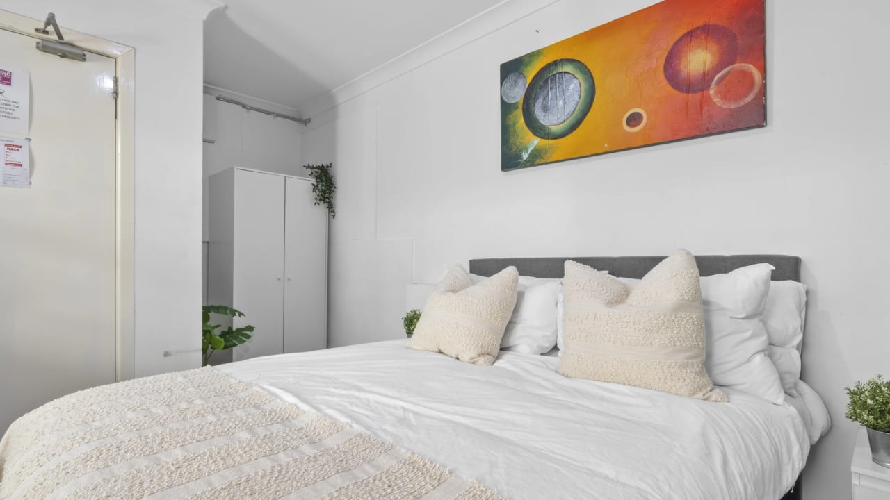 Furnished room in a share house
