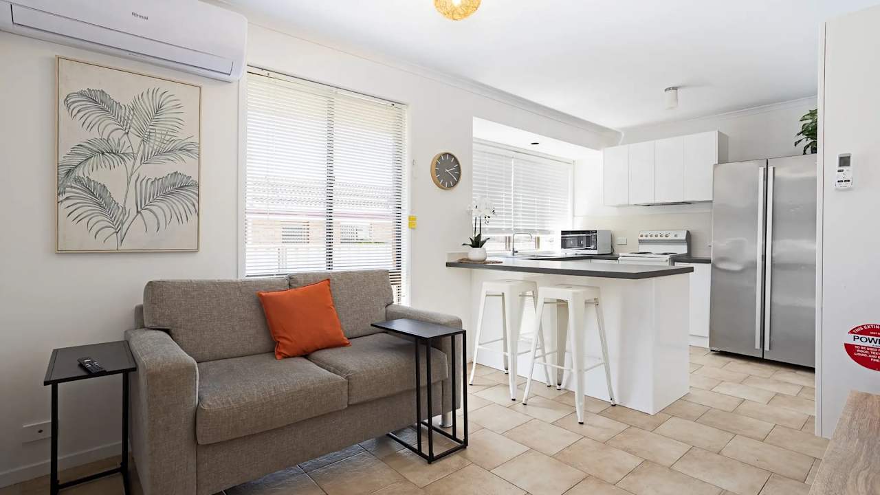 Whole property with 1 room for rent