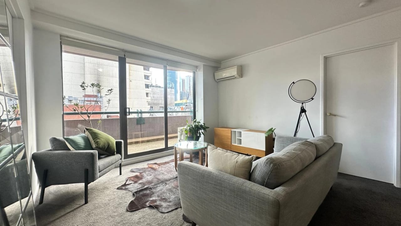 Furnished room in a flatshare