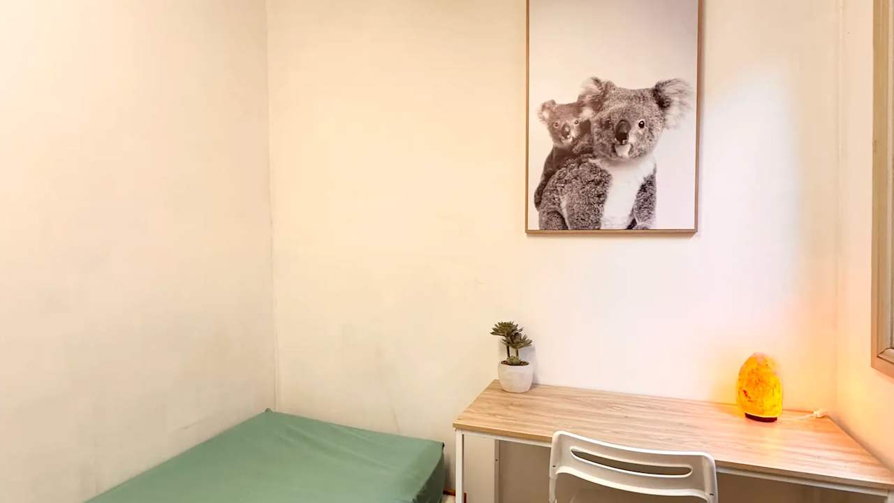 Furnished room in a share house
