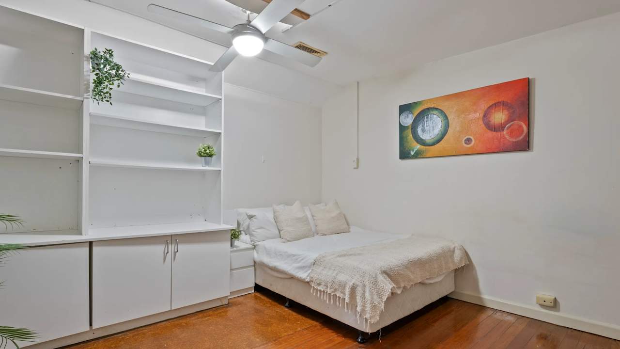 Furnished room in a share house