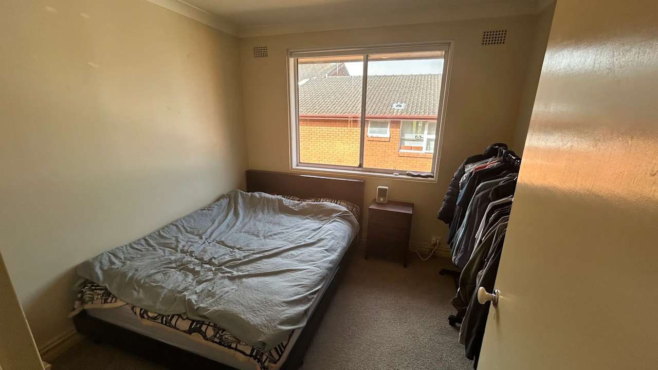 Unfurnished room in a flatshare