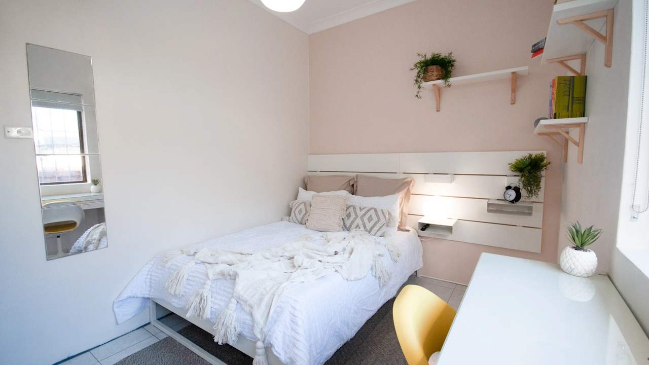 Furnished room in a share house