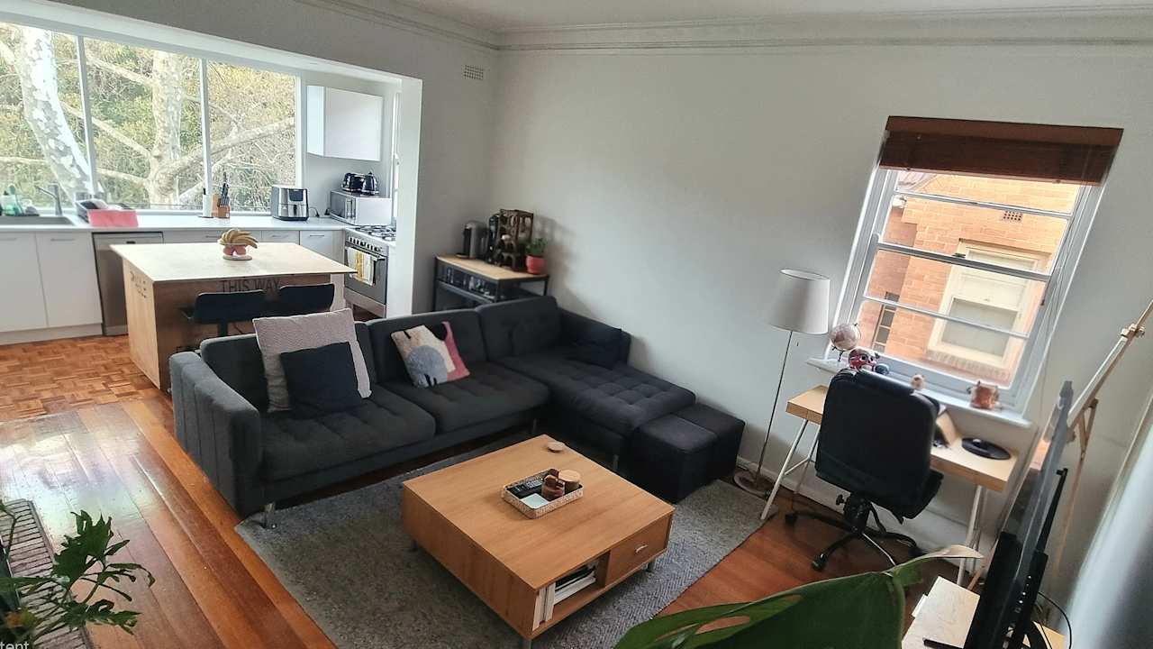 Furnished room in a flatshare