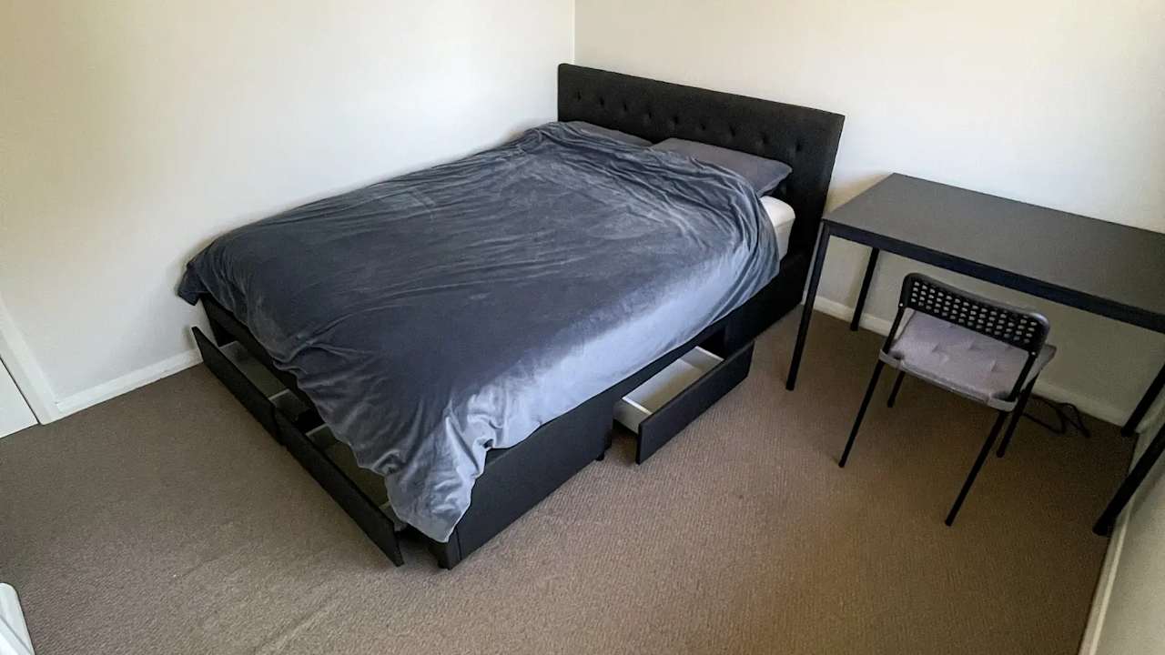 Furnished room in a share house