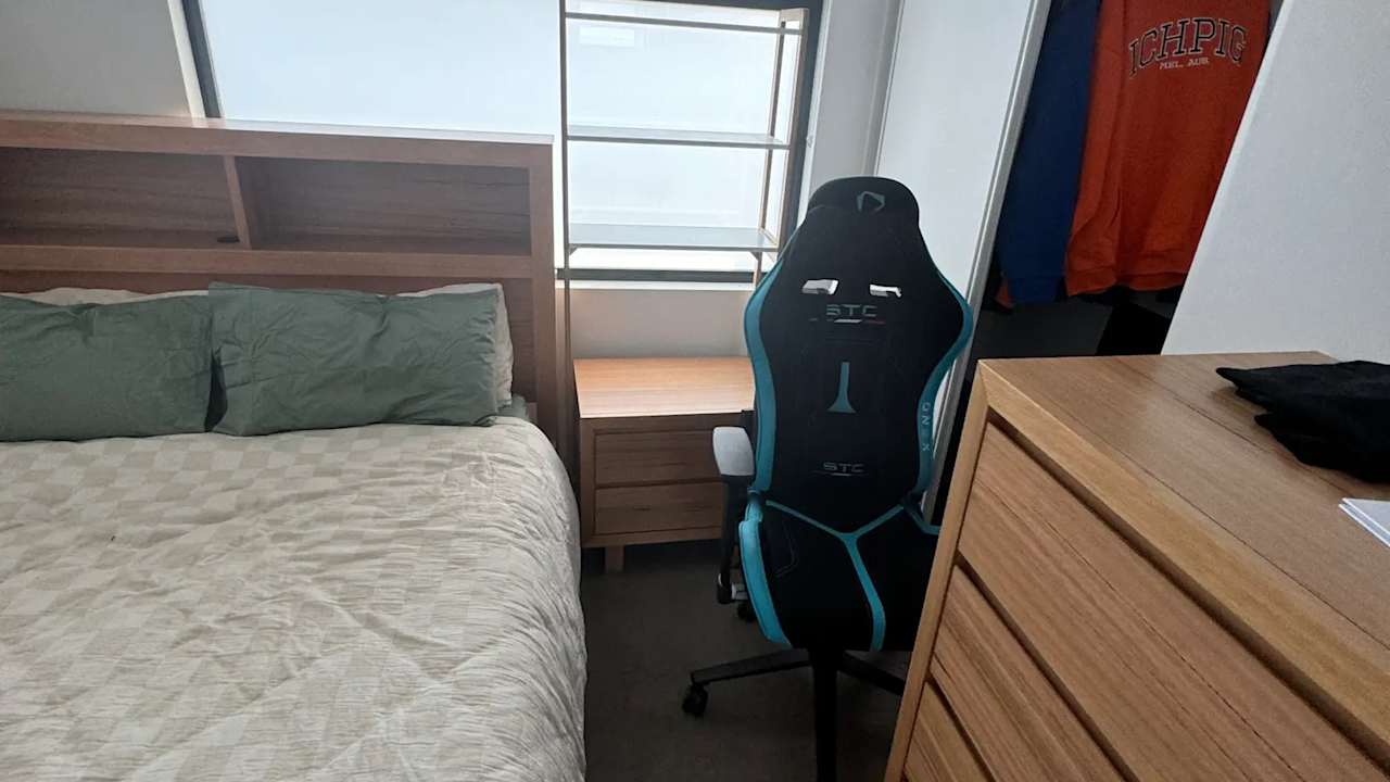 Unfurnished room in a share house
