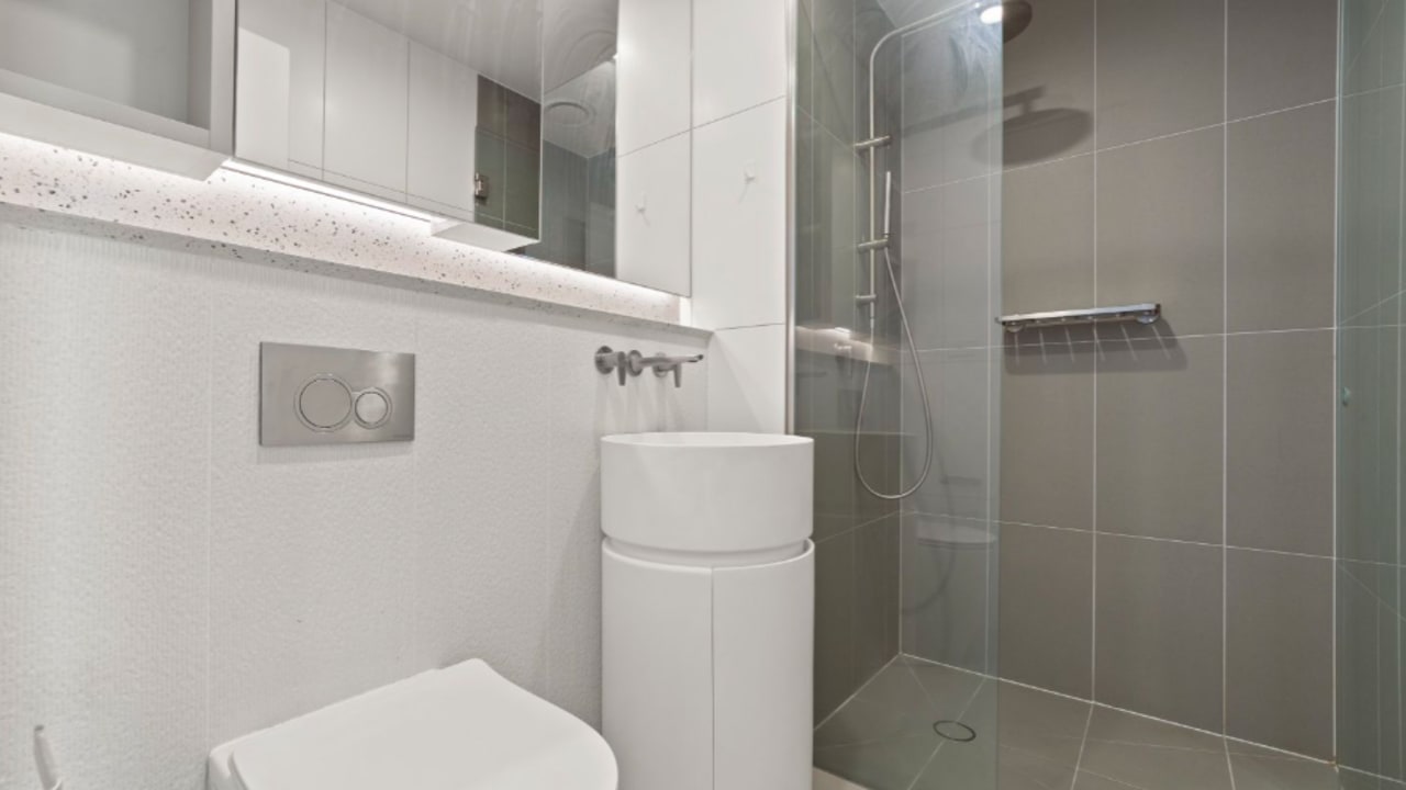 Furnished room with own bathroom
