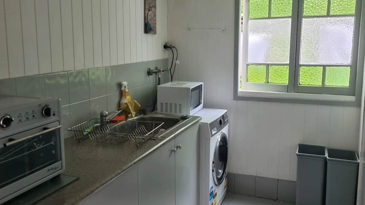 Room in a share house