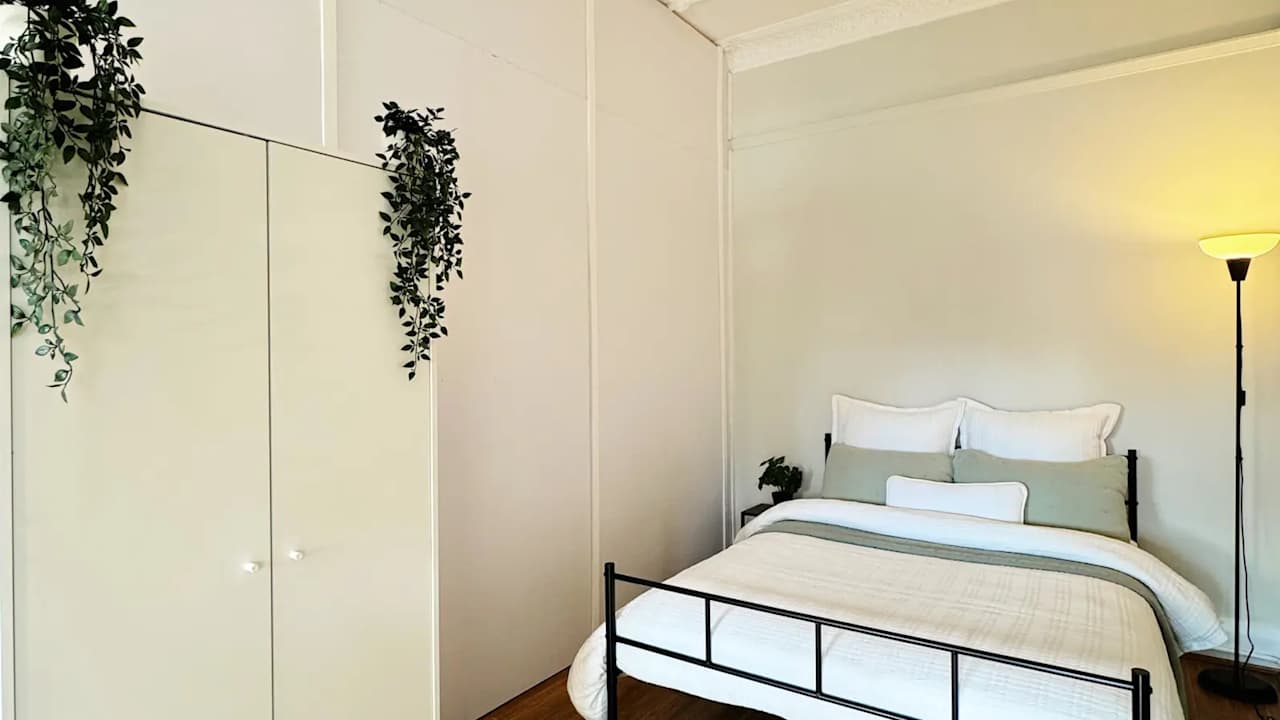 Furnished room in a flatshare