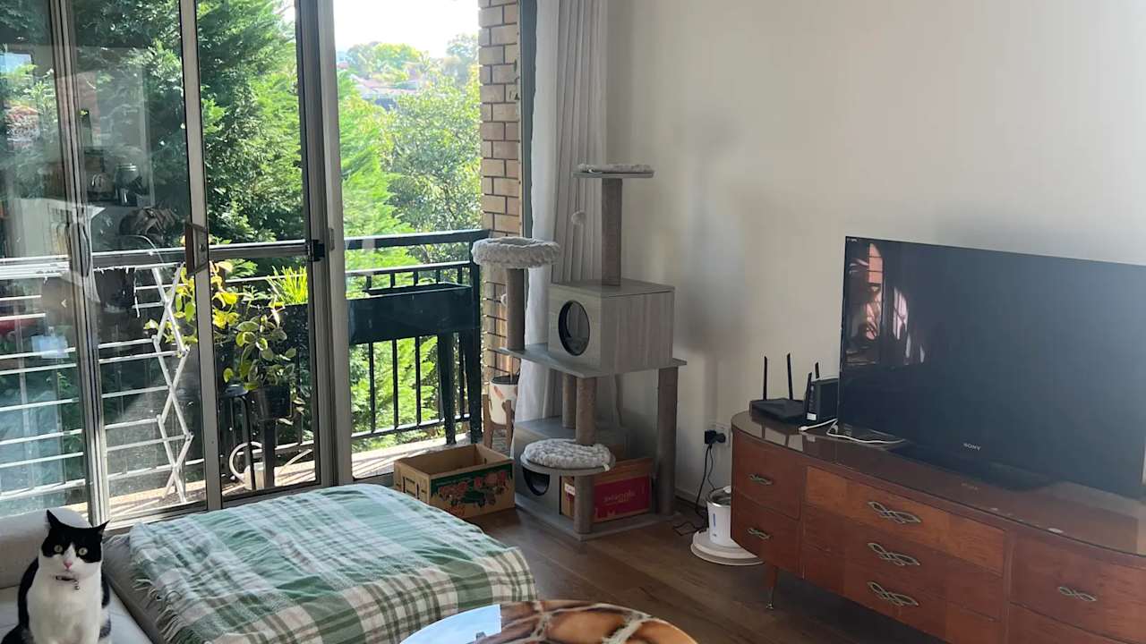 Unfurnished room in a flatshare