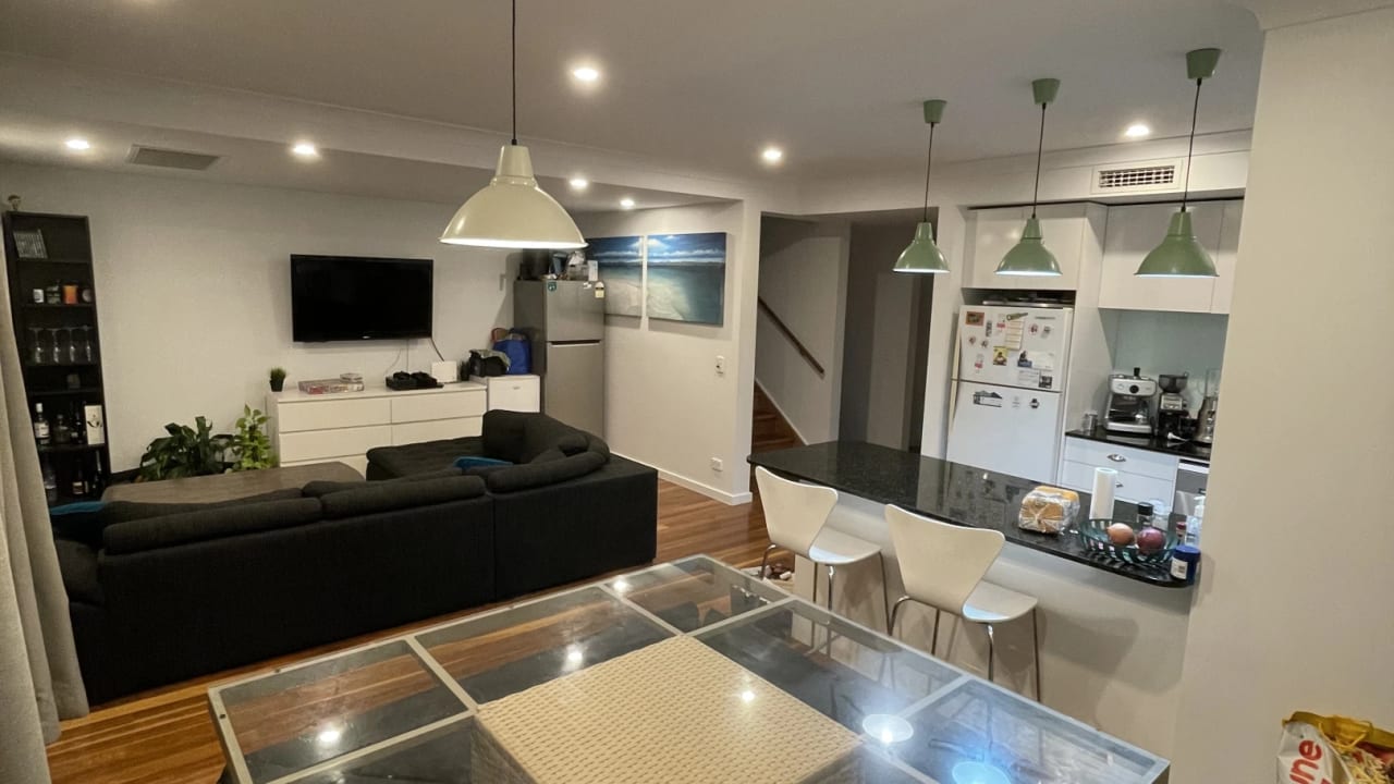 Whole property with 1 room for rent