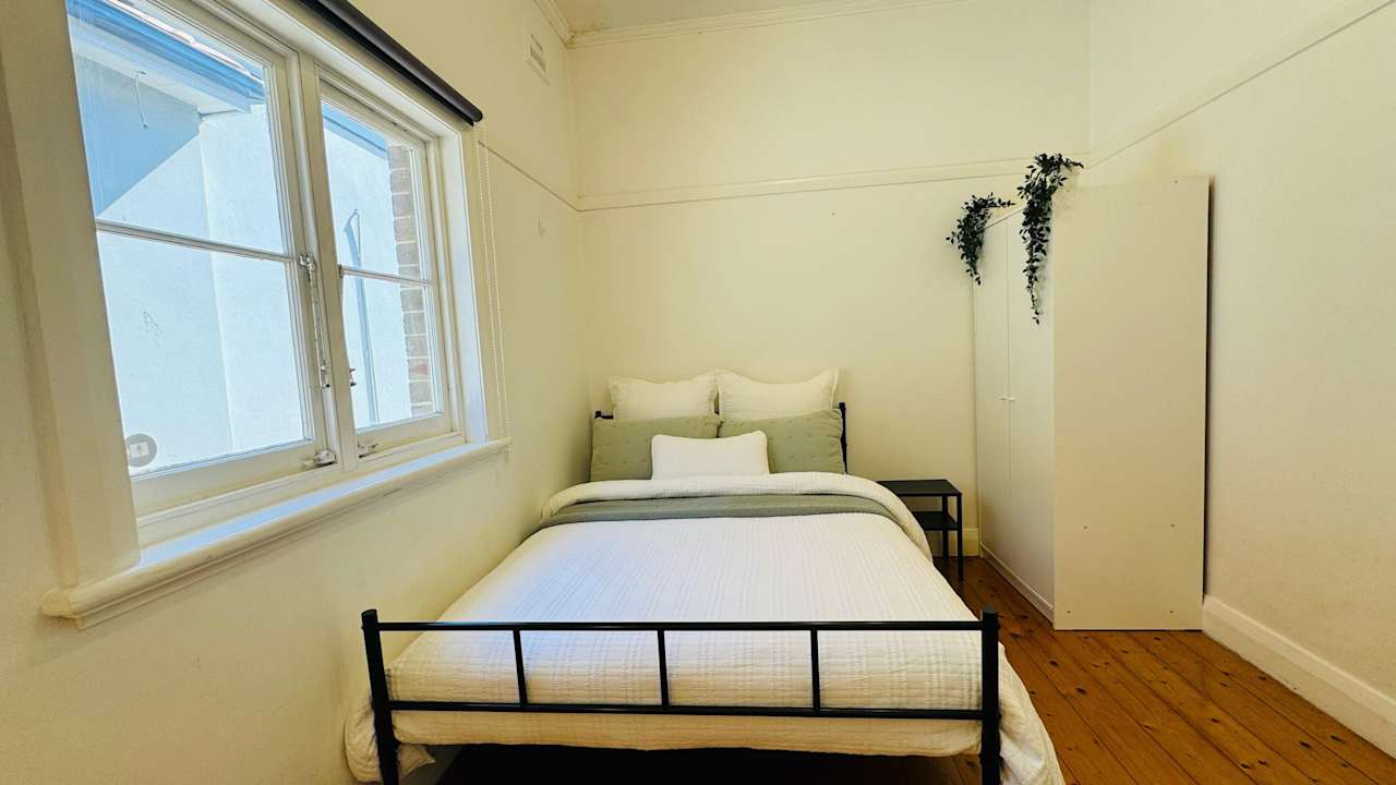 Furnished room in a flatshare