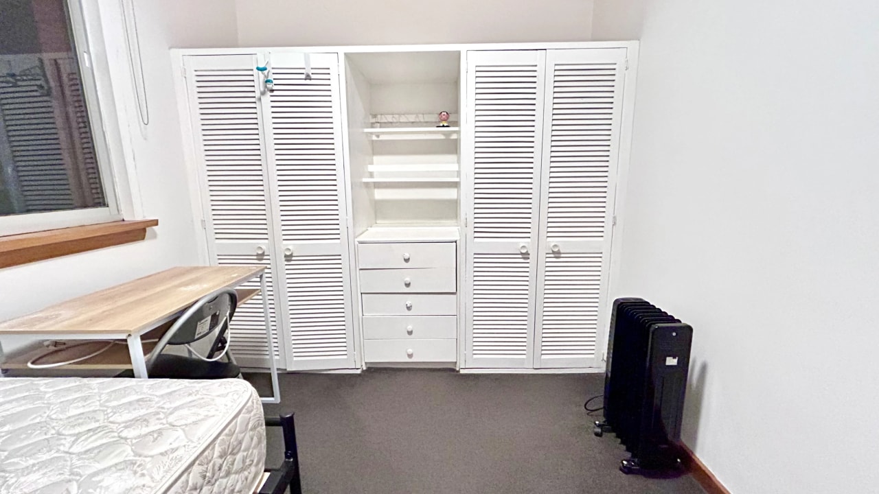 Furnished room in a flatshare