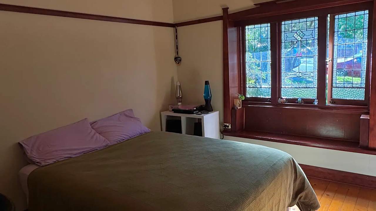 Room in a share house