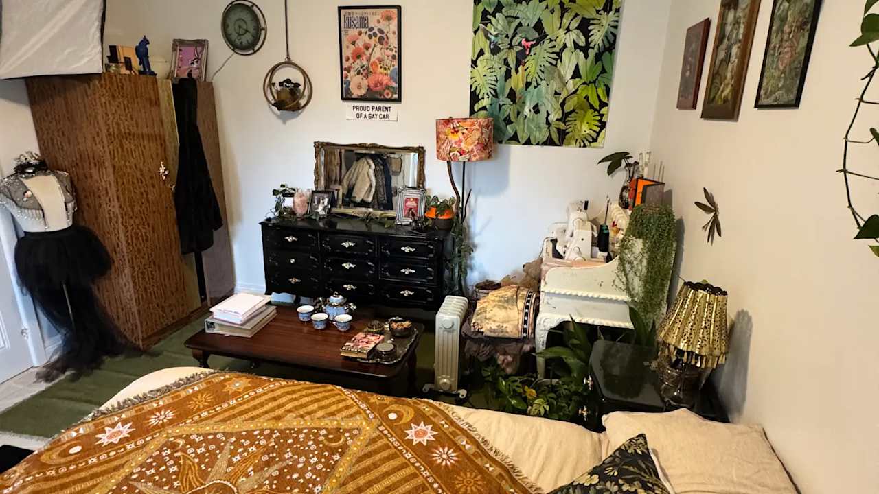 Furnished room in a share house