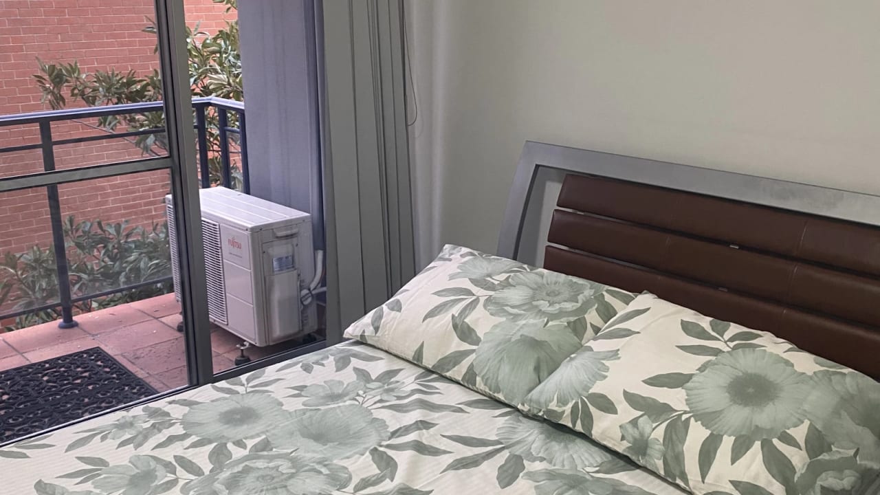 Furnished room with ensuite in a flatshare