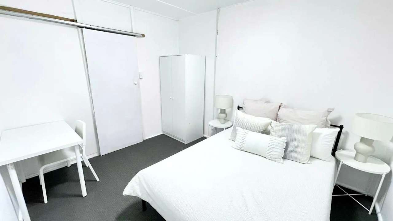 Room in a share house