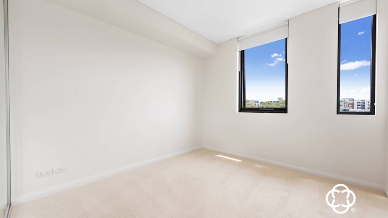 Unfurnished room with own bathroom