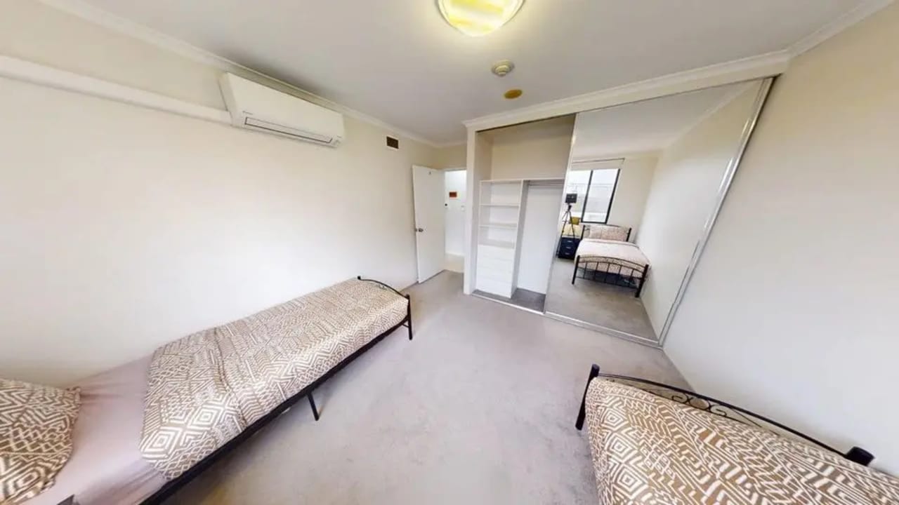 Furnished room in a flatshare