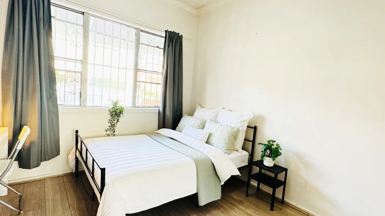 Furnished room in a flatshare