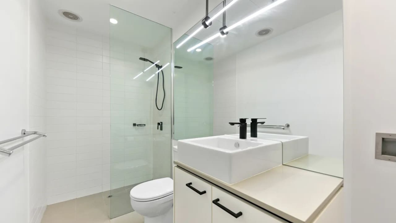 Unfurnished room in a flatshare