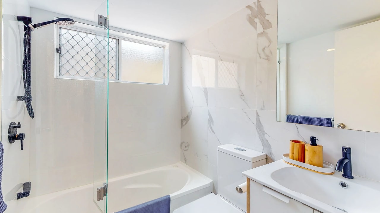 Furnished room with own bathroom