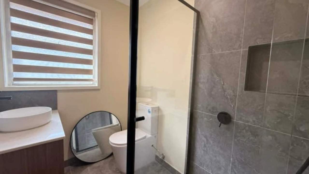Room in a share house