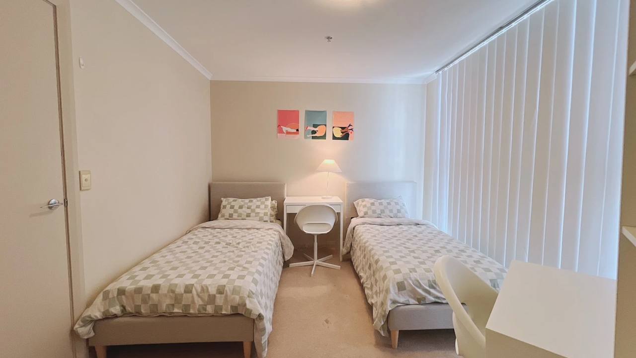 Furnished room in a flatshare
