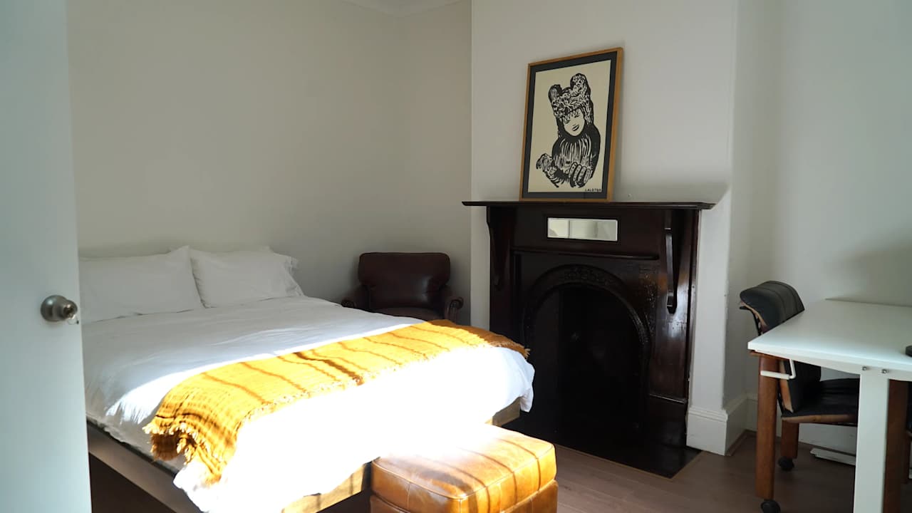 Furnished room in a share house