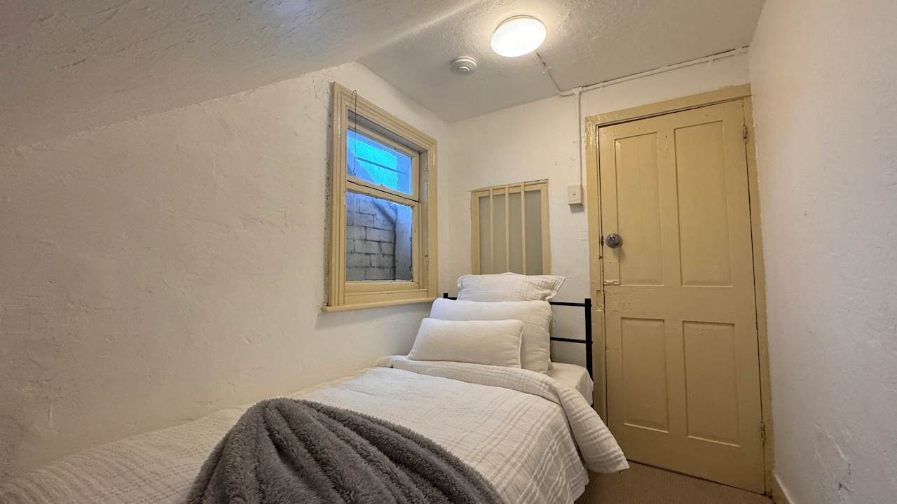 Furnished room in a flatshare