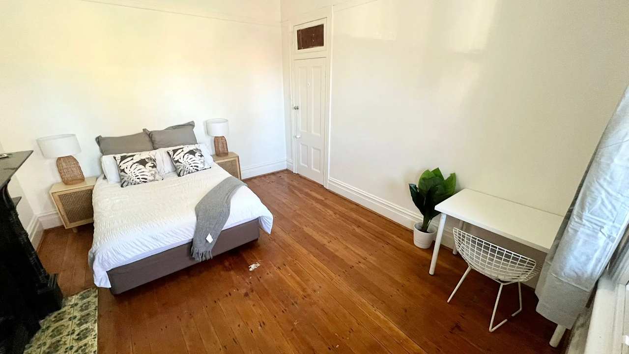 Room in a share house