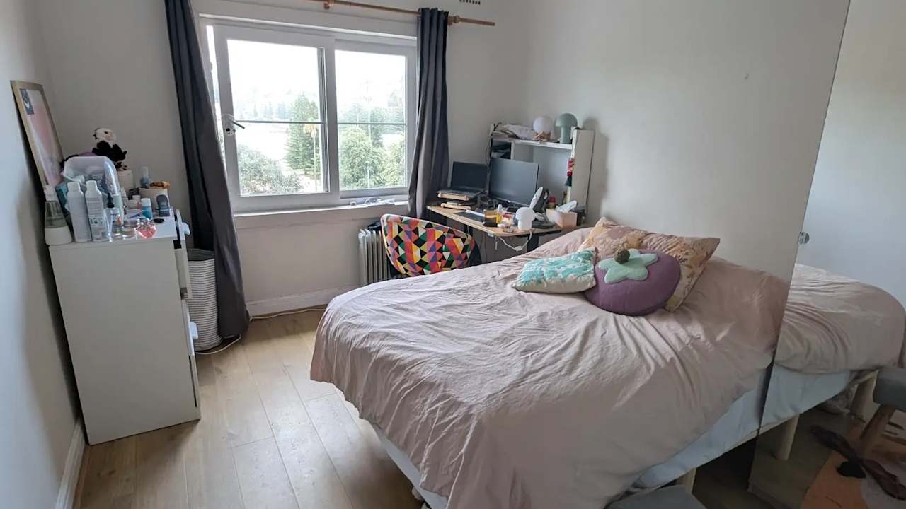 Furnished room in a flatshare
