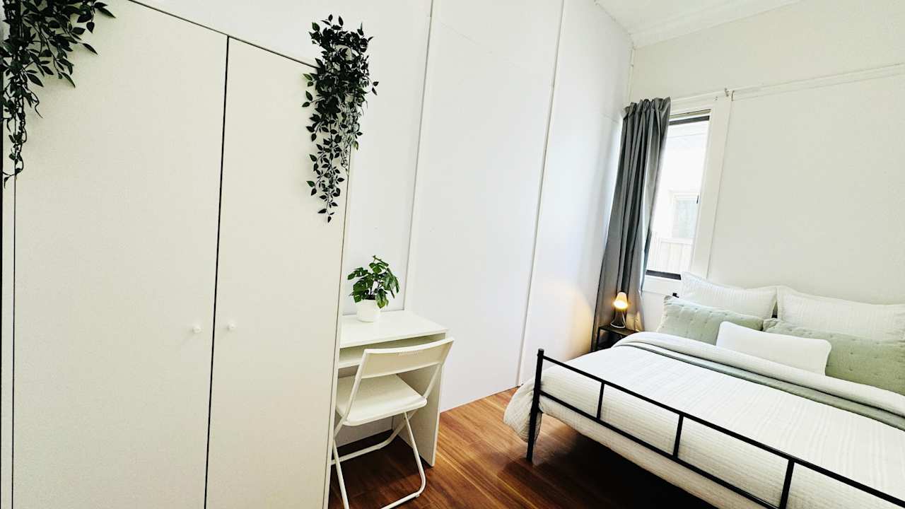 Furnished room in a flatshare