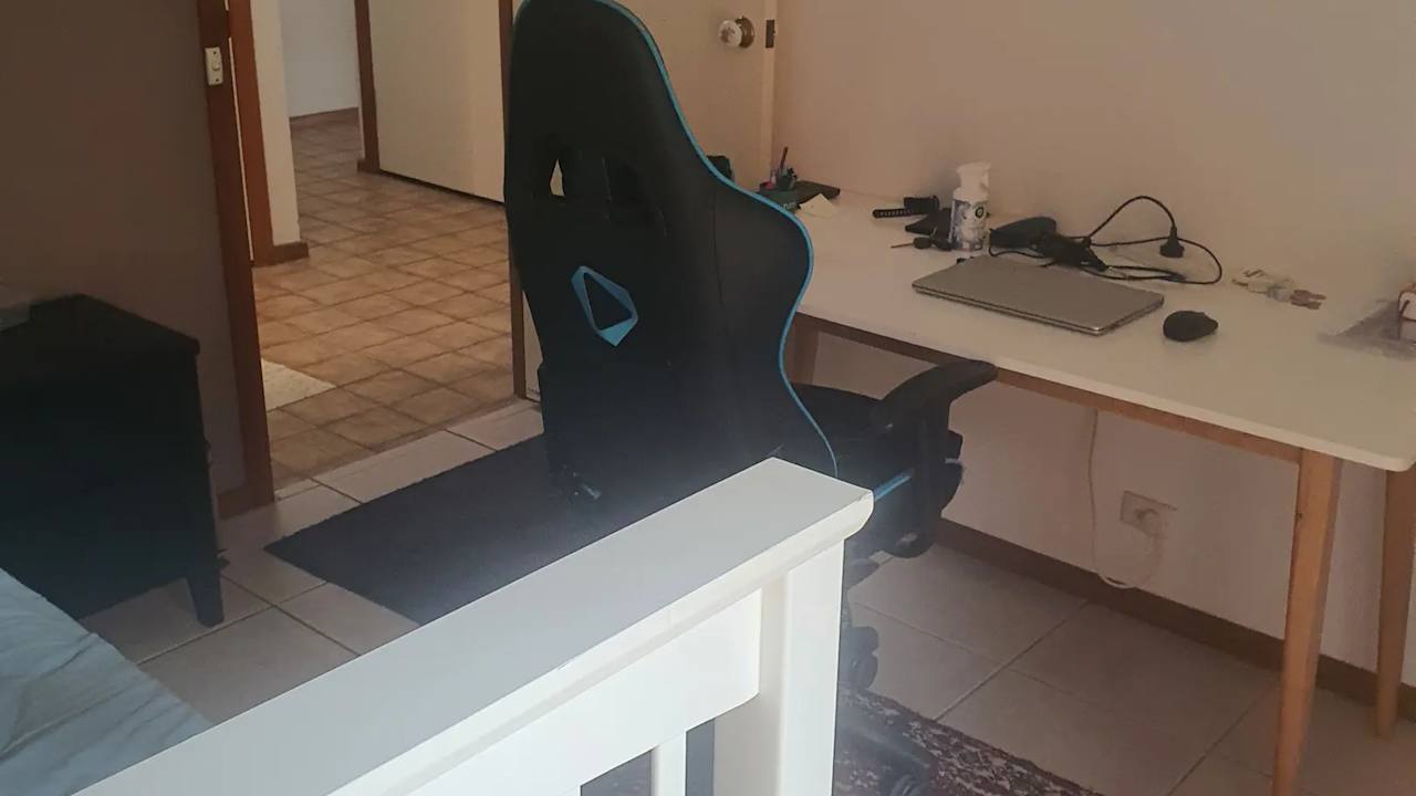 Room in a share house