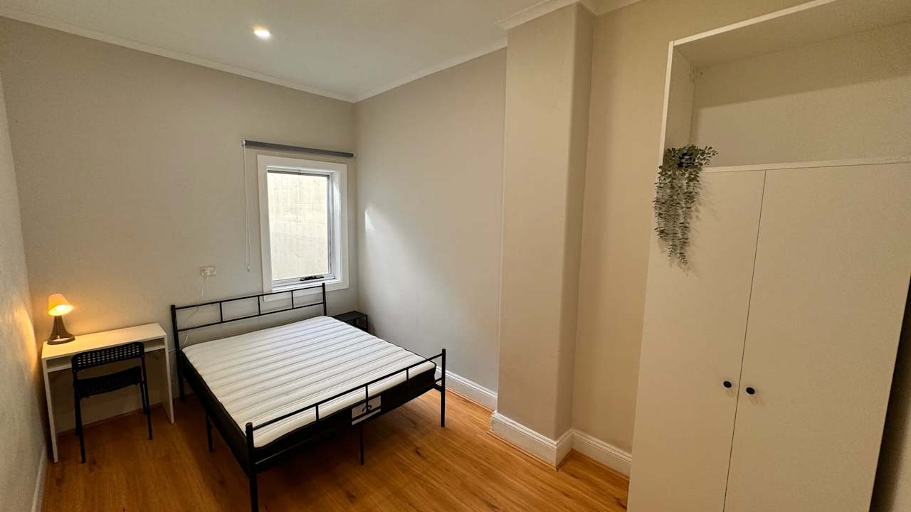 Furnished room in a flatshare