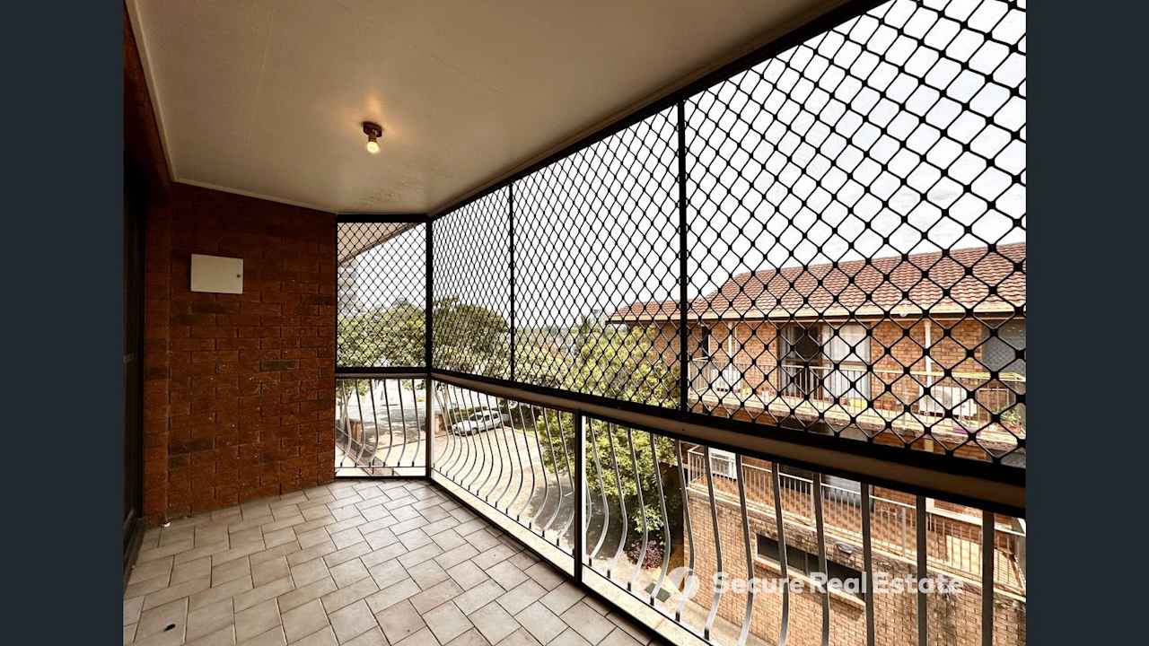 Unfurnished room with own bathroom