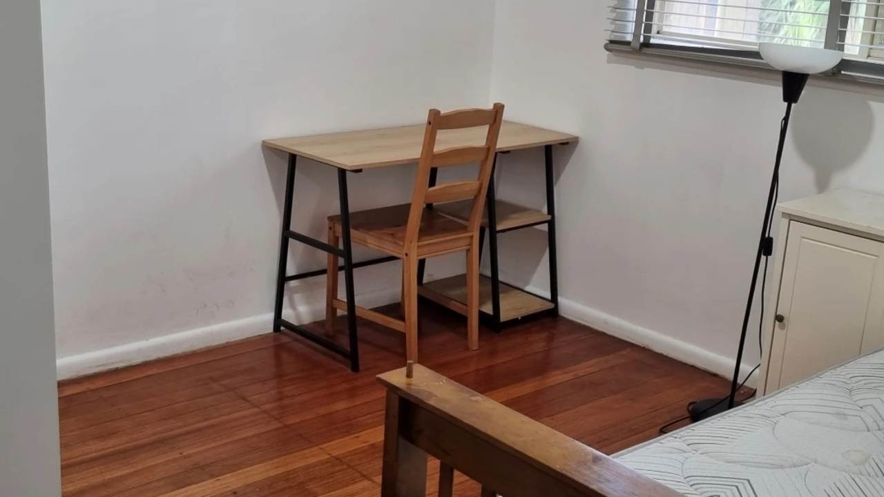 Room in a share house
