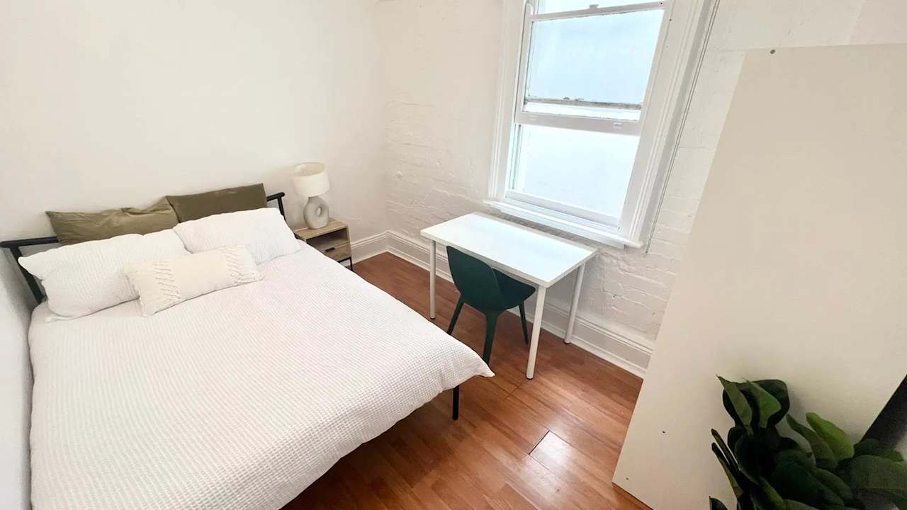 Room in a share house