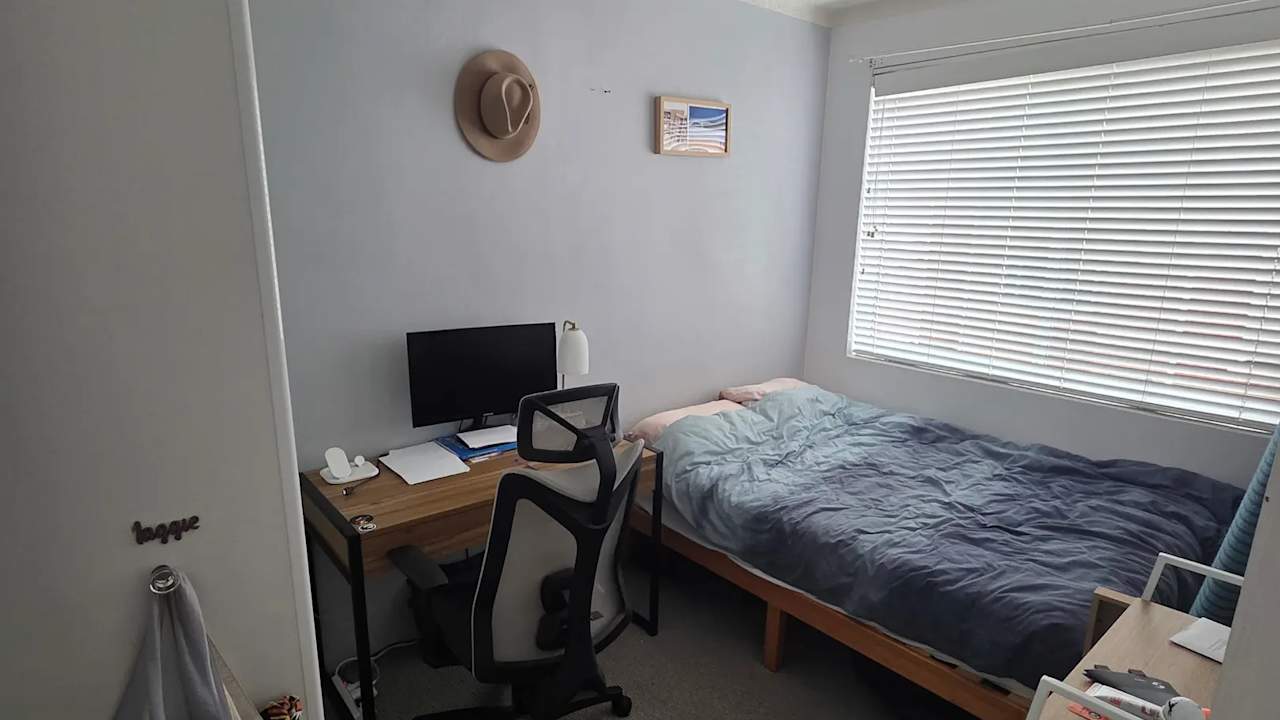 Unfurnished room in a flatshare
