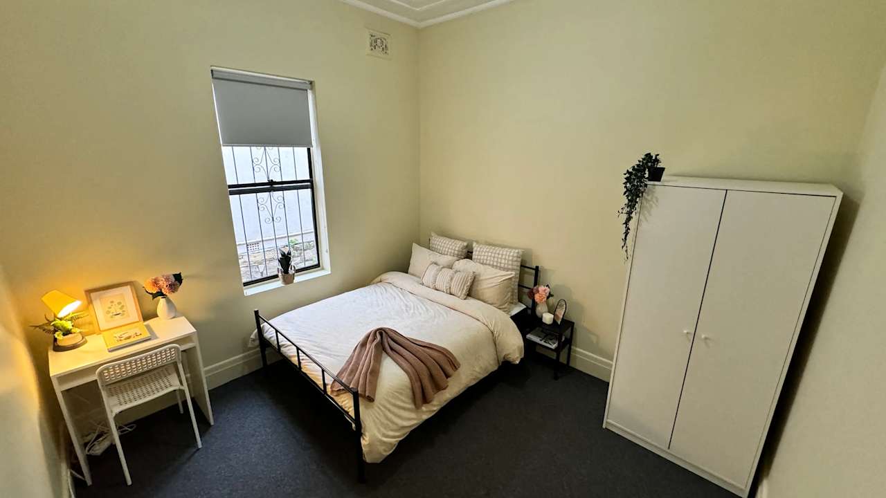 Furnished room in a share house