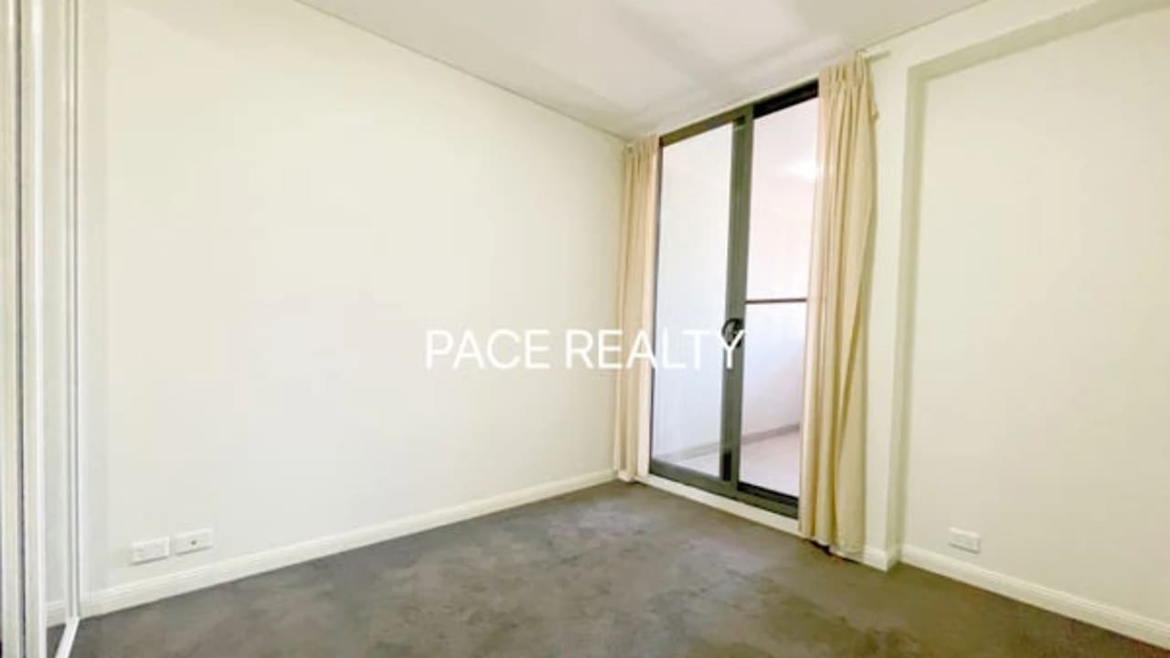 Unfurnished room with ensuite in a flatshare