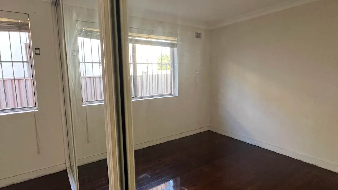 Unfurnished room in a flatshare