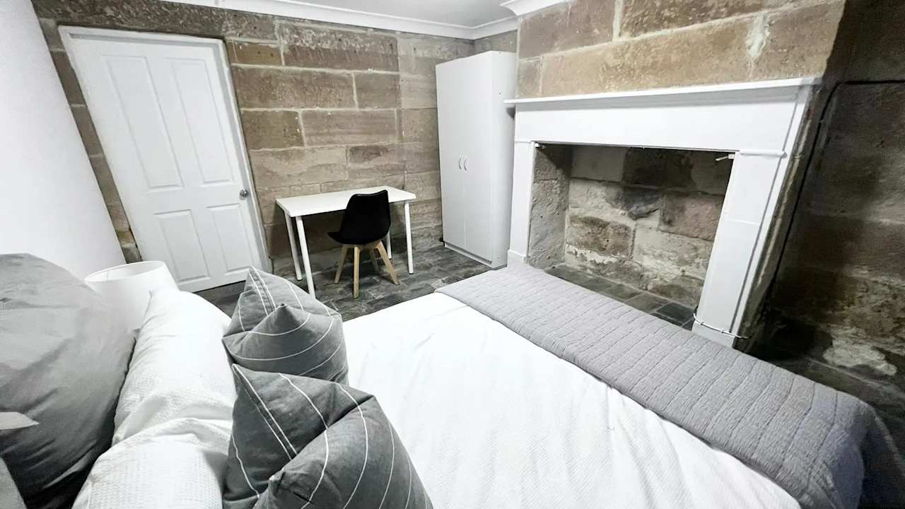 Room in a share house
